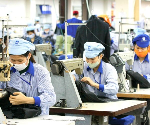 Tuyển dụng đơn hàng may và gia công cắt chỉ quần áo phụ nữ và trẻ em – BV1252