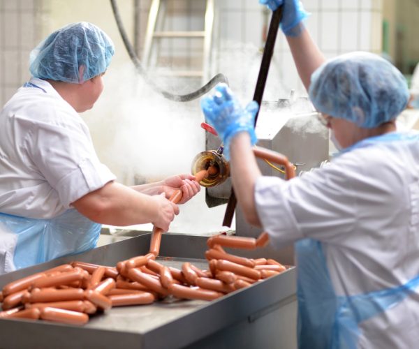 Tuyển dụng đơn hàng Chế biến và đóng gói xúc xích và thịt nguội – BV1674