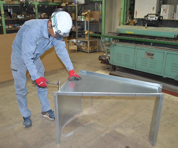 Tuyển dụng đơn hàng gia công tấm kim loại trong nhà xưởng – BV1550