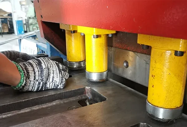 Tuyển dụng đơn hàng sản xuất các sản phẩm kim loại để gia công máy móc công nghiêp – BV1308